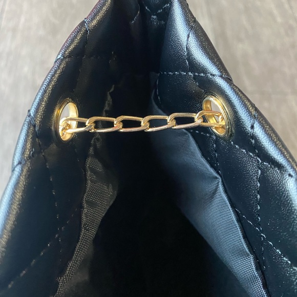 Black Quilted Women’s Shoulder Bag With Chain Strap - Picture 9 of 9